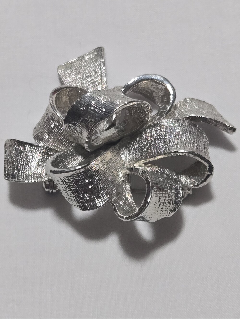 Vintage Silver Textured Ribbon Floral Brooch